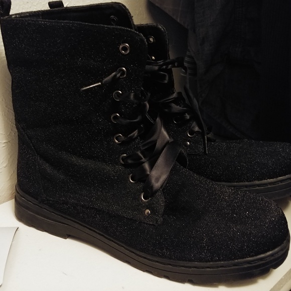 Boots - Picture 8 of 8